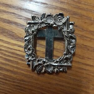 Ornate Silver Tone Vintage Frame Cross Brooch  Size:OS  Unknown